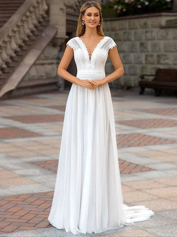 Accueil 13 Robe de Mariée Sobre et Simple
