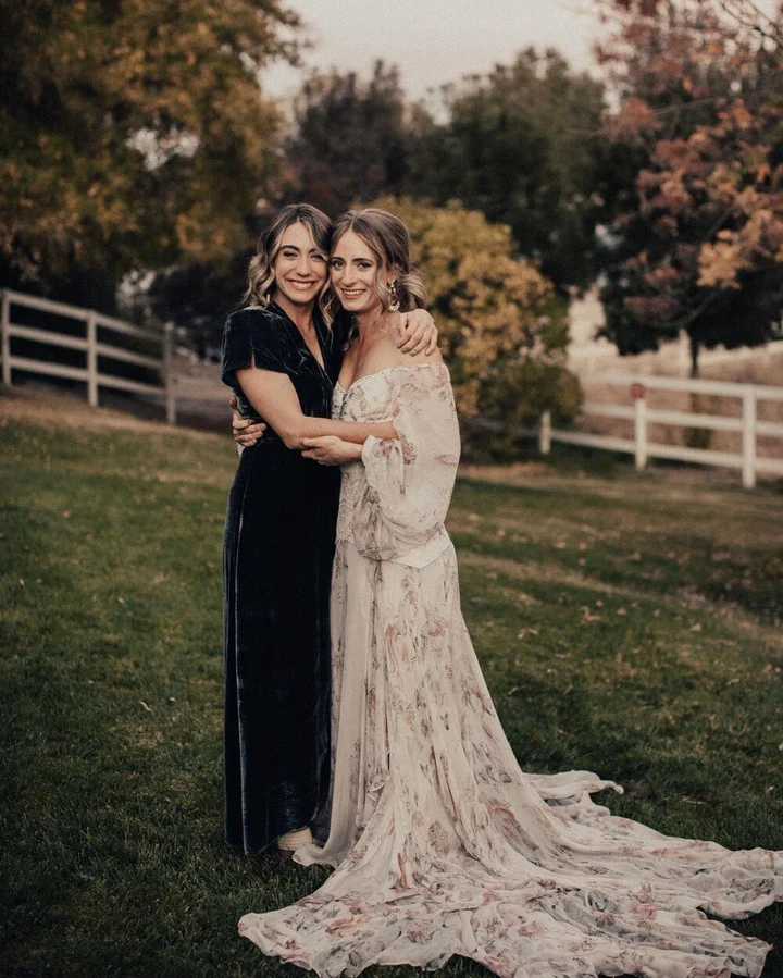 Robe de Mariée Bohème à Manches Bouffantes 2 robe mariee boheme fleurie 720x