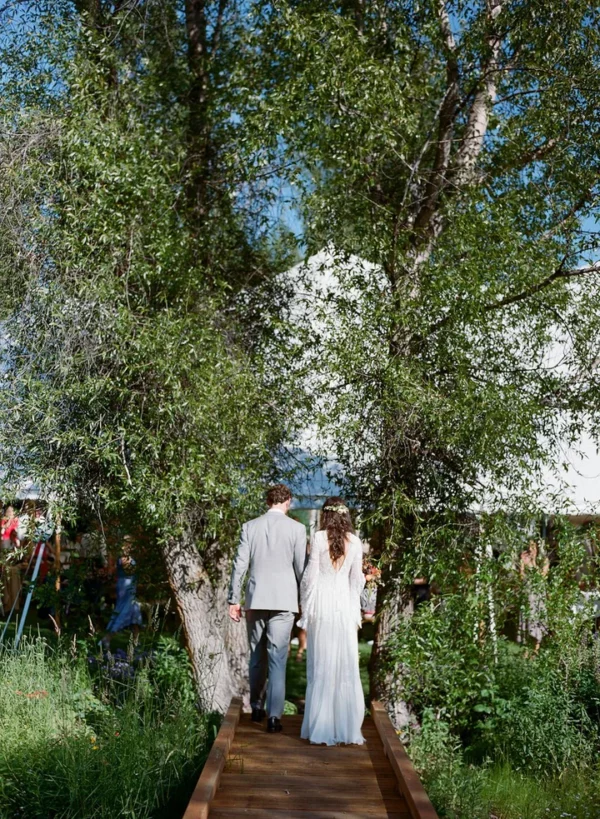 Robe de Mariée Vintage à Manches Longues 11 robe mariee boheme manches longues dos nu 720x