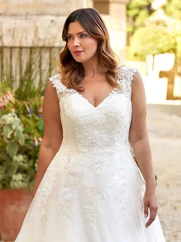 Robe de Mariée Simple et Chic Grande Taille 2 robe de mariee femme petite et ronde 2 turbo 939337 5000x