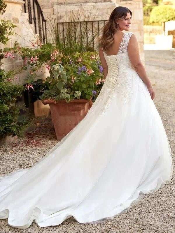 Robe de Mariée Simple et Chic Grande Taille 4 robe de mariee femme petite et ronde 4 turbo 657790 5000x