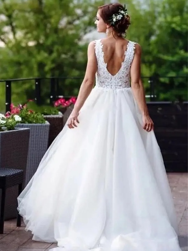 Robe de Mariée Bohème en Dentelle Décolleté dans le Dos 2 Robe de Mariée Bohème Odyssée Légère