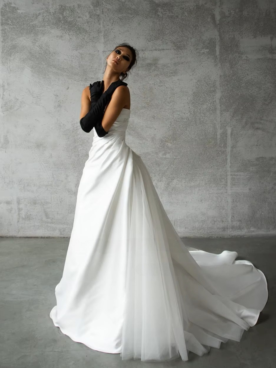 Robe de Mariée Simple et Belle 2 Robe de Mariée Simple et Belle – Image 2